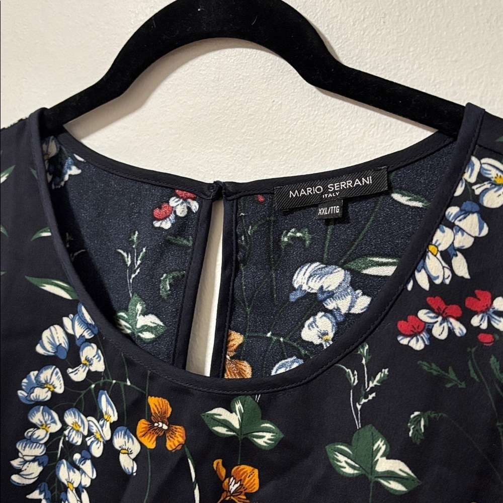 037 MARIO SERRANI (XXL) Floral Sleeveless Blouse Italy Navy Key Hole Back Hi-Lo - Picture 4 of 15